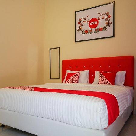 Oyo 2202 Delima Guest House Syariah Padang Kültér fotó