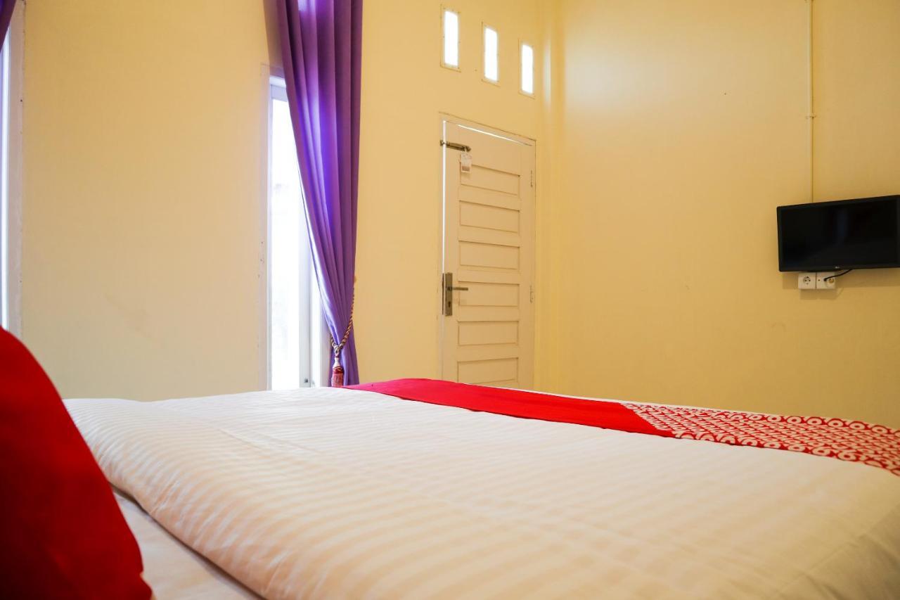 Oyo 2202 Delima Guest House Syariah Padang Kültér fotó