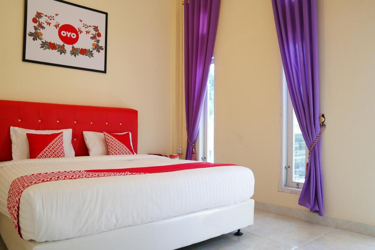 Oyo 2202 Delima Guest House Syariah Padang Kültér fotó