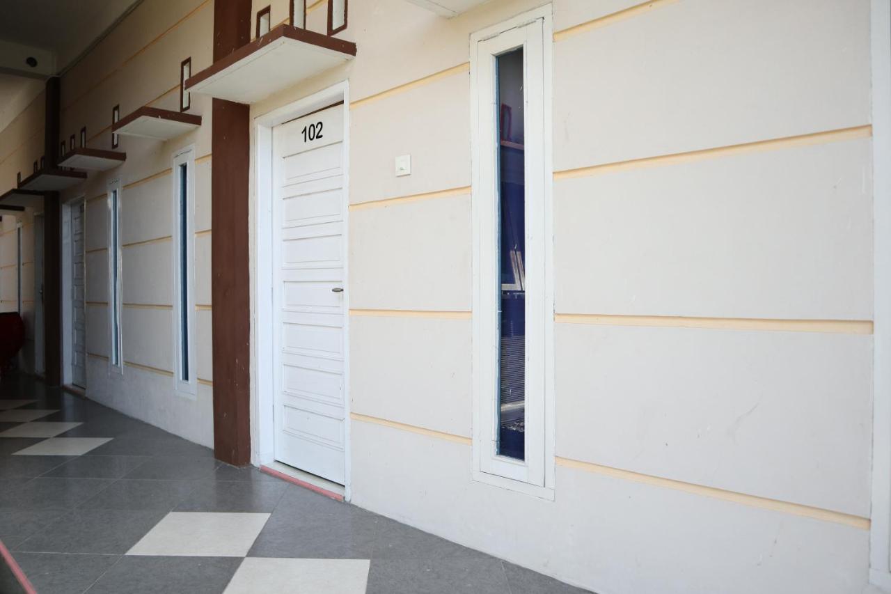 Oyo 2202 Delima Guest House Syariah Padang Kültér fotó